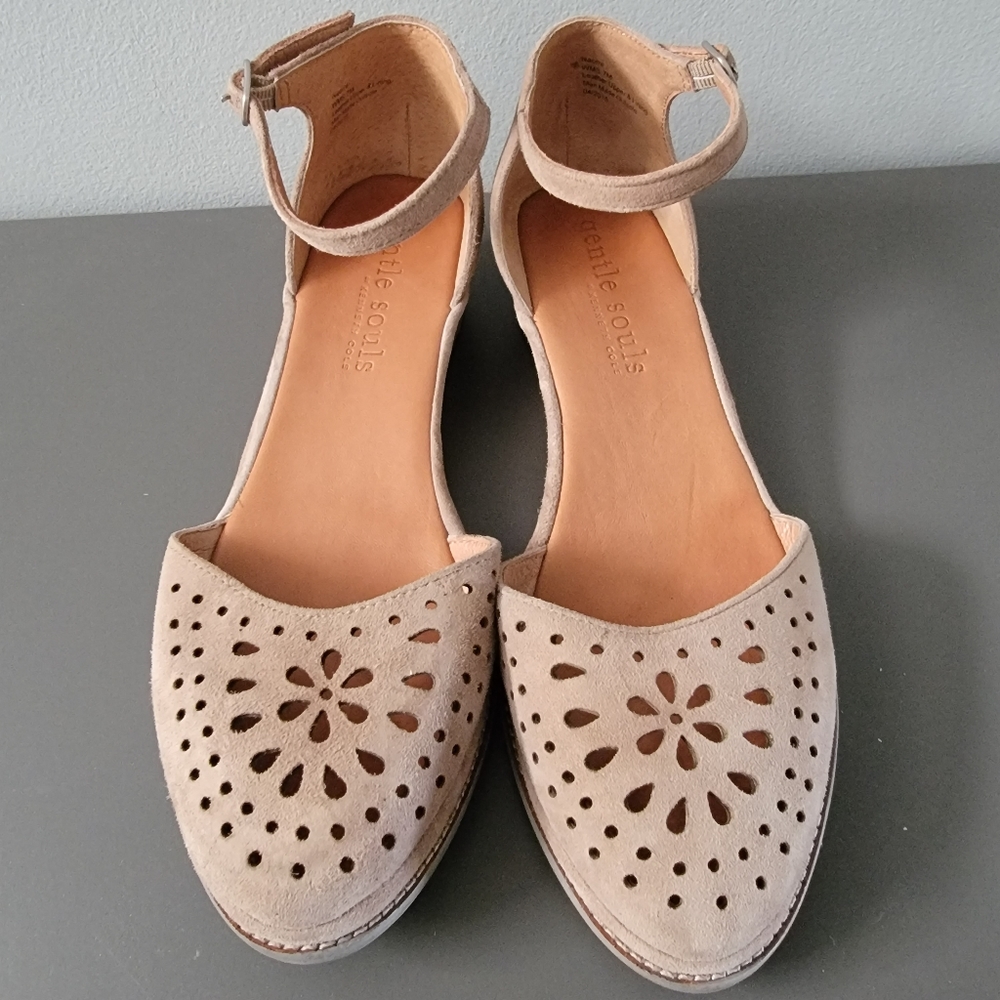 Gentle Souls Naomi D'Orsay Lasercut  Wedge Pump Sz 7